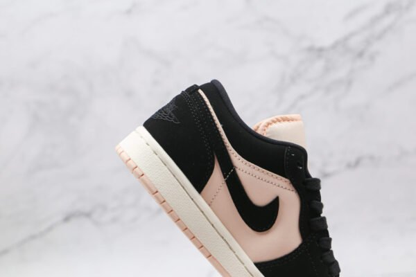 NIKE Air Jordan 1 Low Black and white powder