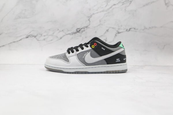 NIKE SB Dunk Low