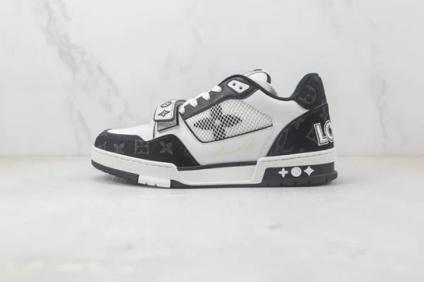 Louis Vuitton Sneaker Black and White X