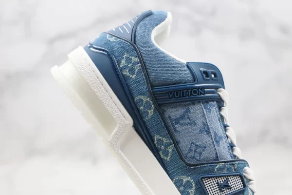 Louis Vuitton Sneaker Blue and White