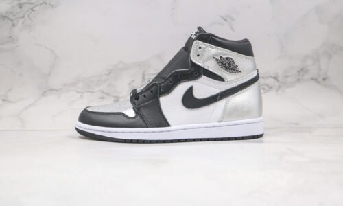 NIKE Air Jordan 1 High OG WMNS “Silver Toe”